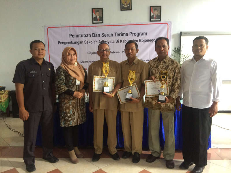 Tiga Sekolah di Bojonegoro Terima Penghargaan Adiwiyata
