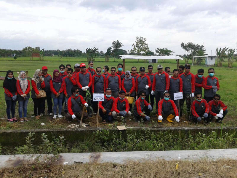 Tanam 4.500 Pohon Buah dan Pohon Lindung