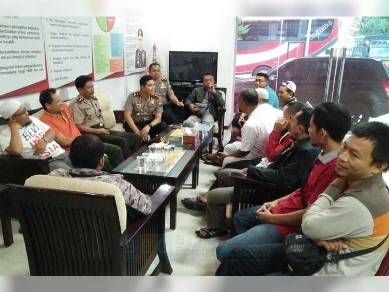 Polres Bojonegoro Sampaikan Himbauan Kamtibmas Kepada Penumpang Bus Tujuan Jakarta