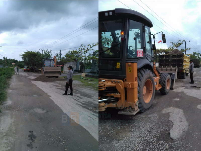 Jalan Berlubang di Desa Gayam Mulai Diperbaiki