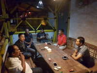 Kapolres Ajak Jagongan Ketua Yayasan Suyitno di Cafe