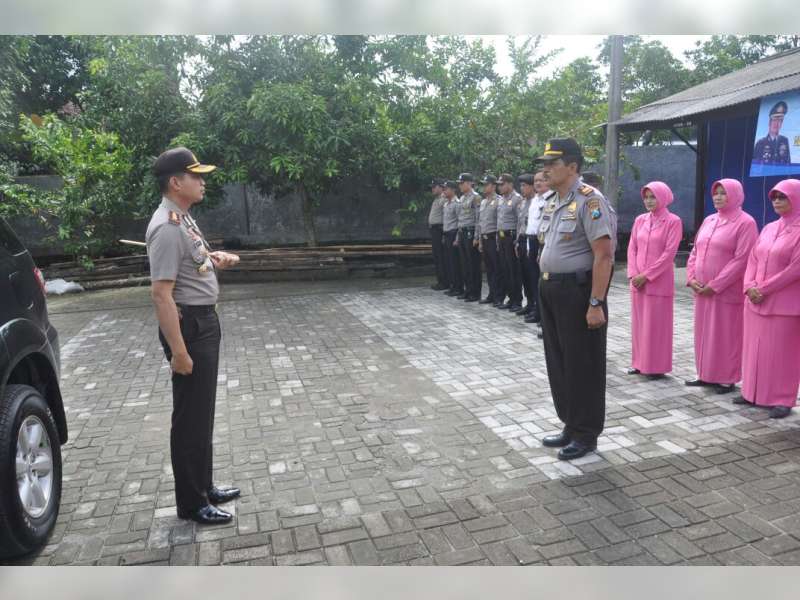 Tegaskan Pelayanan Maksimal Anggota untuk Masyarakat, Kapolres Datangi Dua Polsek