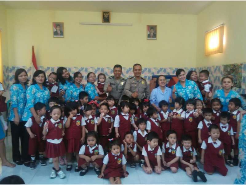 Yakinkan Polisi Sahabat Anak, Kanit Bimmas Polsek Kota Kunjungi TK Katholik Santo Paulus