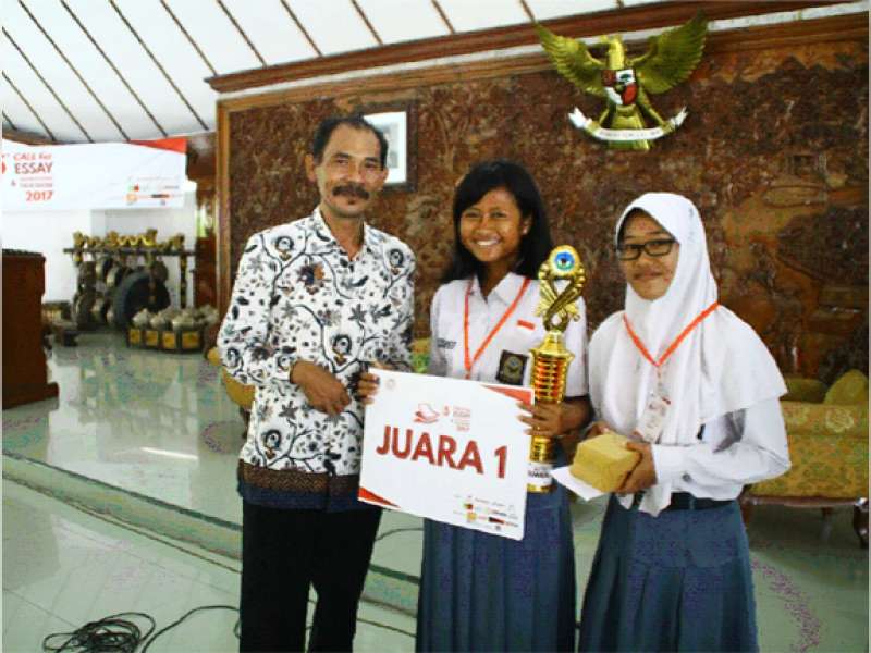 Rangsang Pelajar Melek Potensi Bojonegoro, Mahasiswa Airlangga Gelar Lomba Esai