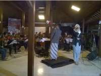 Asyiknya Menyaksikan Pertunjukan Musik Orkestra