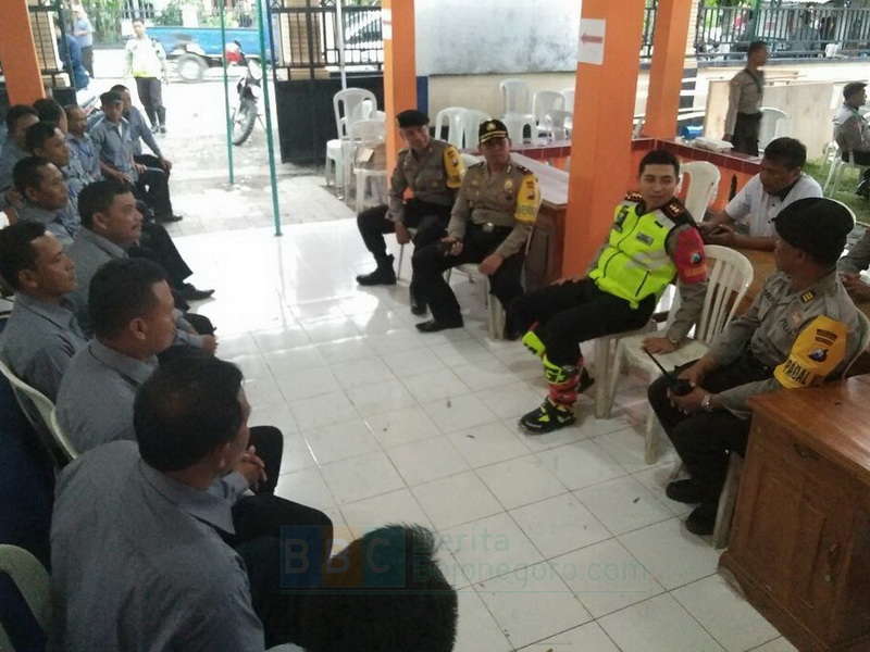 Kapolres Pantau Jalannya Pemilihan Kepala Desa Kepohkidul Kedungadem