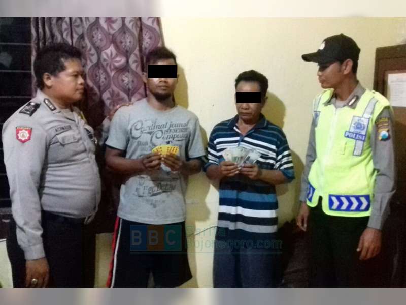 Polsek Sumberrejo Tangkap Dua Pelaku Judi Domino di Pertigaan Desa Pekuwon