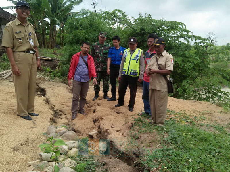 7 Rumah Warga di Ngambon Terancam Longsor