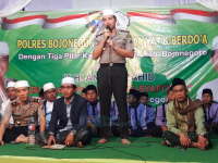 Malam Sholawat dan Berdoa Tiga Pilar Kamtibmas Bersama KH Anwar Zahid