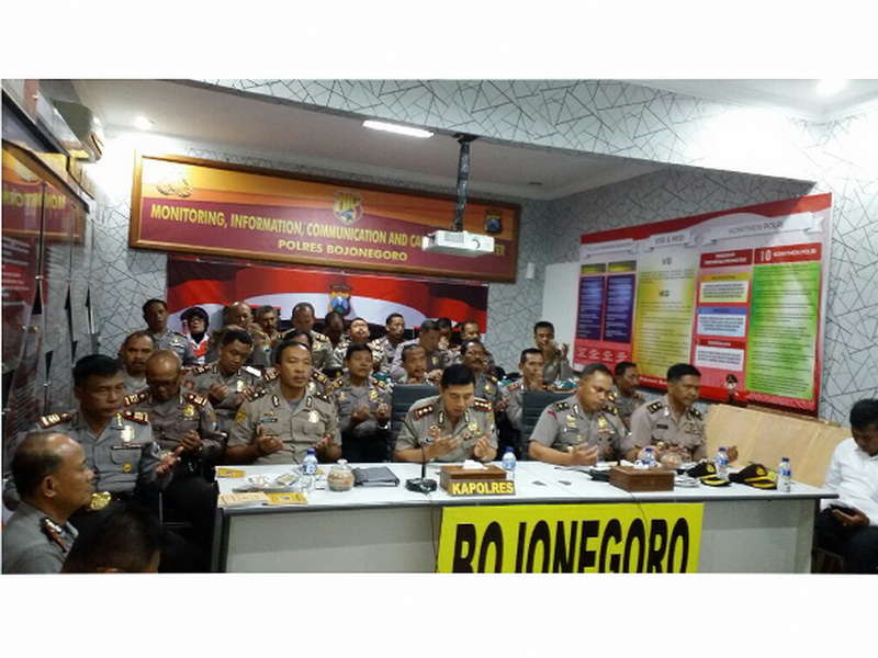 Kapolres Pimpin Yasinan di Ruang Vicon