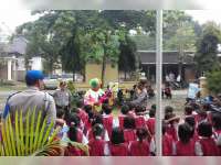 Anak-Anak TK Belajar Rambu Lalu Lintas di Polsek Trucuk