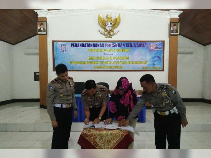 Kapolres Tandatangani Kerja Sama dengan Radio Istana FM