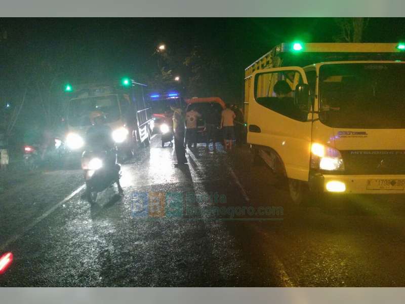 Pikap Seruduk Grand Max di Sumberrejo, Penumpang Pikap Patah Kaki