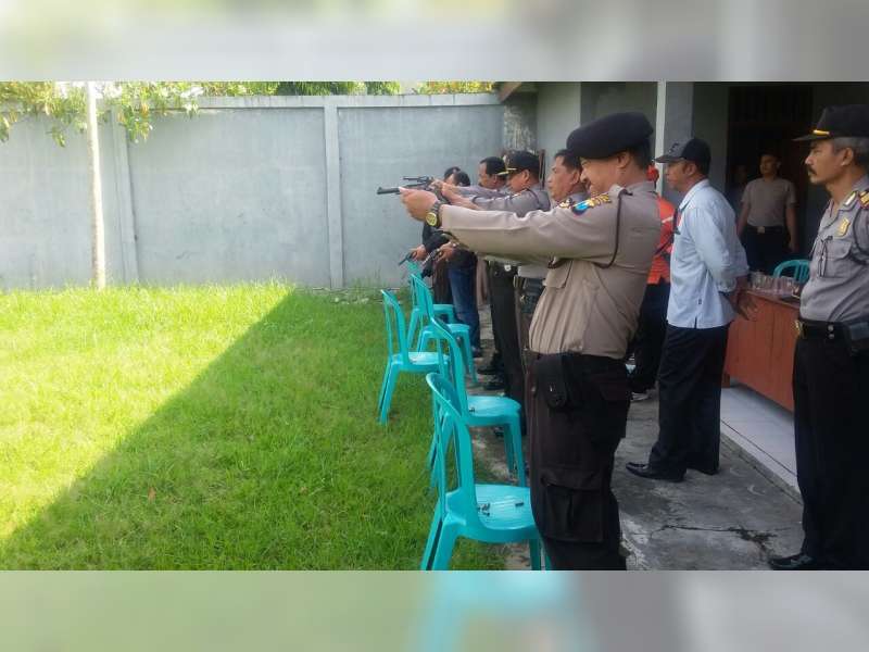 Asah Kemampuan, Polres Bojonegoro Gelar Latihan Menembak