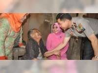 Kunker ke Polsek Jajaran, Kapolres Bojonegoro Beri Santunan pada Seorang Nenek