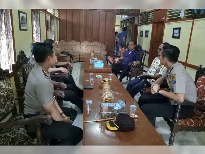 Kapolres Berkunjung ke Kediaman Mensesneg di Tambakrejo