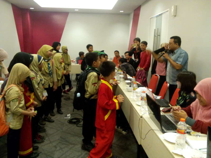 Siswa Club Jurnalis Ahmad Dahlan Berkunjung ke Pameran Foto dan Workshop
