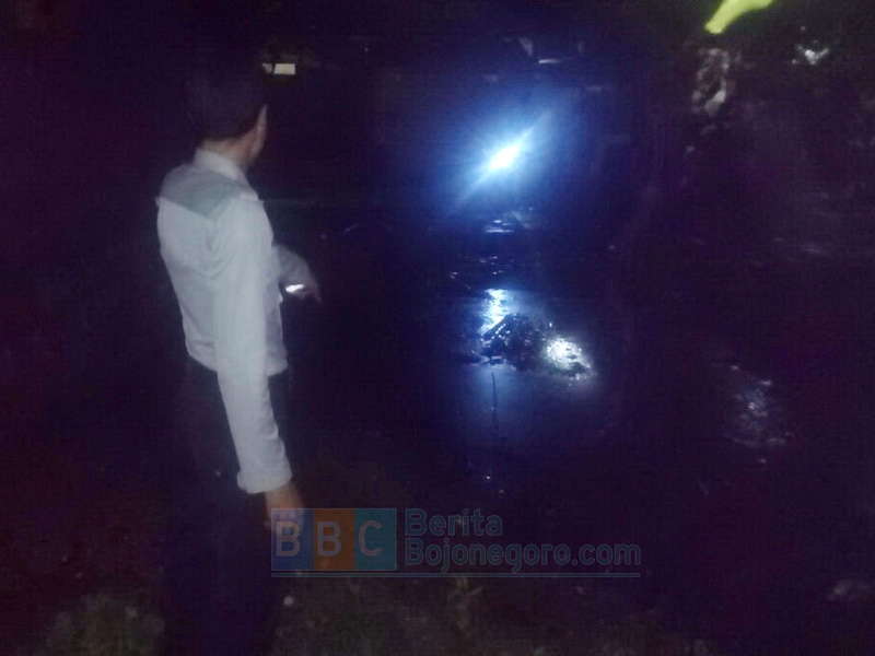 Warga Desa Ngringinrejo Digegerkan Kobaran Api dari Pembakaran Sampah