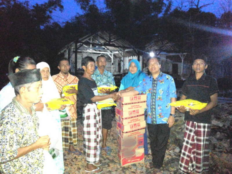 Prihatin, Kuswiyanto Sambangi Korban Kebakaran di Ngunut Dander