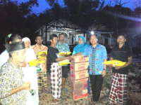 Prihatin, Kuswiyanto Sambangi Korban Kebakaran di Ngunut Dander