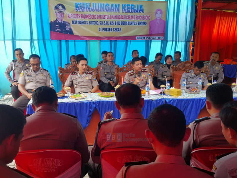 Kunjungan Kerja ke Polsek Sekar, Kapolres Minta Bhabinkamtibmas Selalu Hadir di Tengah Masyarakat