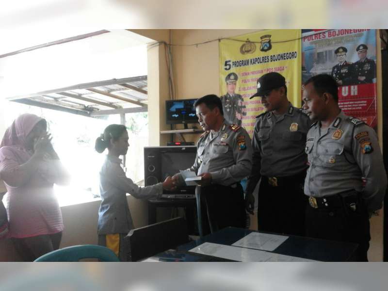 Polsek Sekar Salurkan Santunan Anak Yatim dari Kapolres Bojonegoro