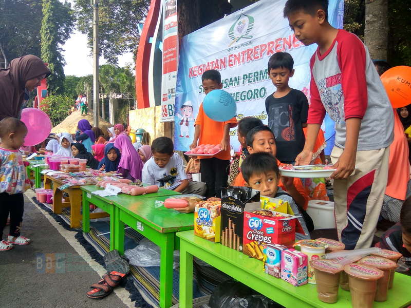 Siswa-Siswi SDIT Ini Diajak Berjualan Saat CFD