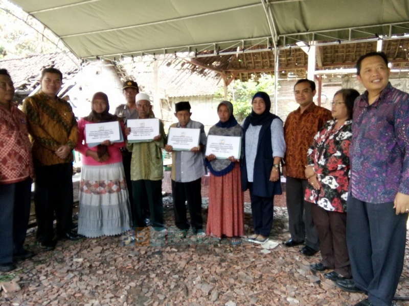 Korban Kebakaran di Dander Terima Bantuan Bencana dari Kemensos