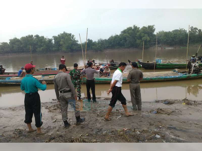 Tanggul di Kecamatan Kanor Longsor, Aparat Tertibkan Penambang Pasir Manual