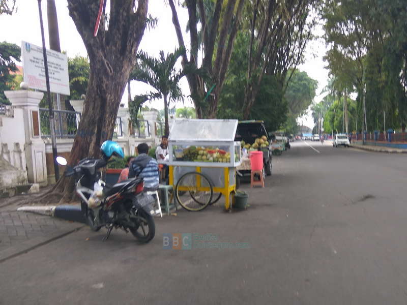 Pengelola Parkir Alun-Alun Boleh Tarik Biaya Lapak Para PKL