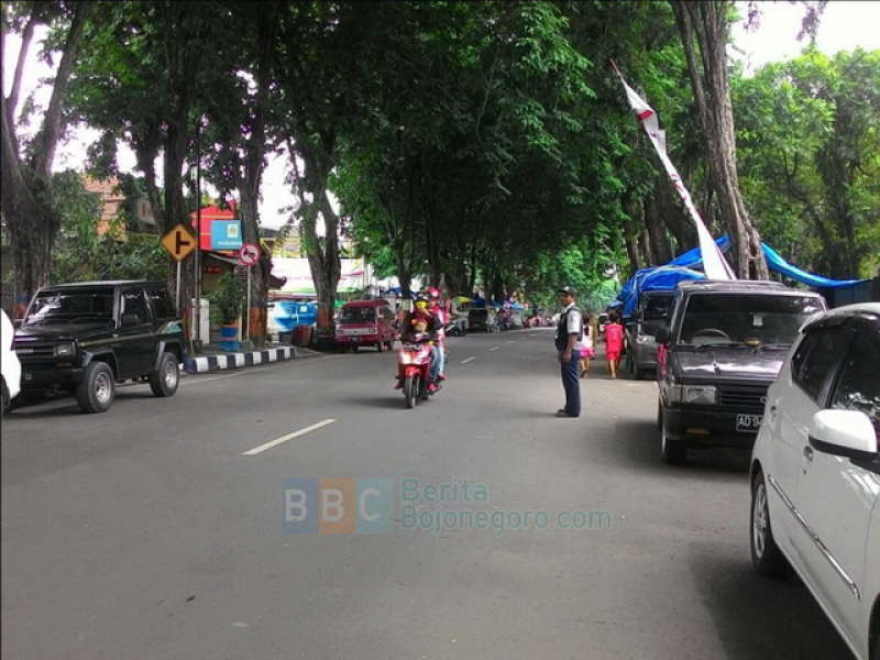 Dishub Larang Tarik Parkir Kendaraan Berplat Nomor Bojonegoro