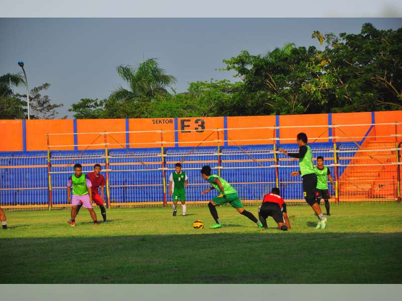 Persebaya Bantai Persibo 3 Gol Tanpa Balas