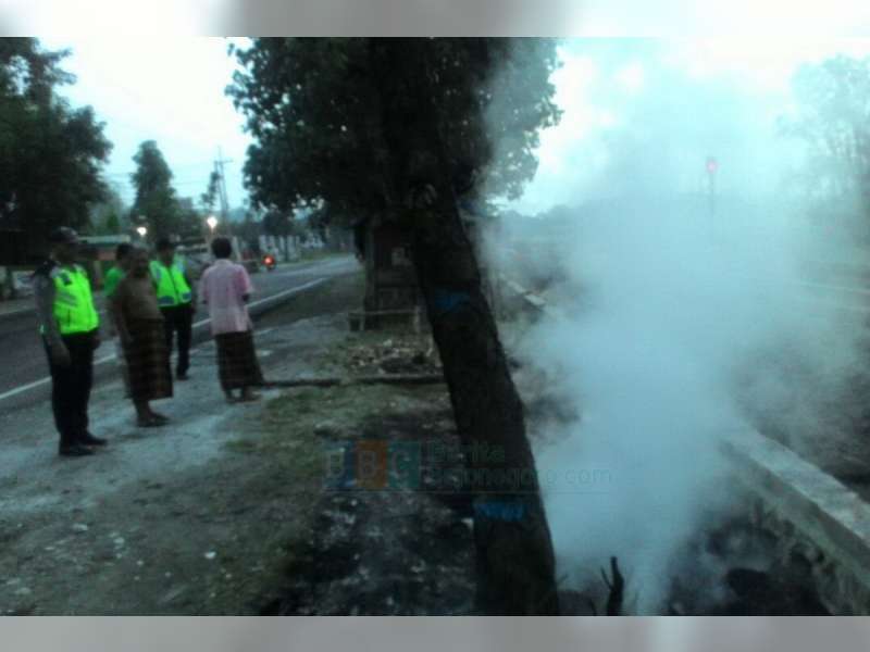Tumpukan Ban Mobil Bekas Terbakar, Pemilik Rugi Rp 200 Ribu