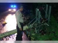 Angin Kencang Robohkan Tiang Listrik di Jalur Gondang - Nganjuk
