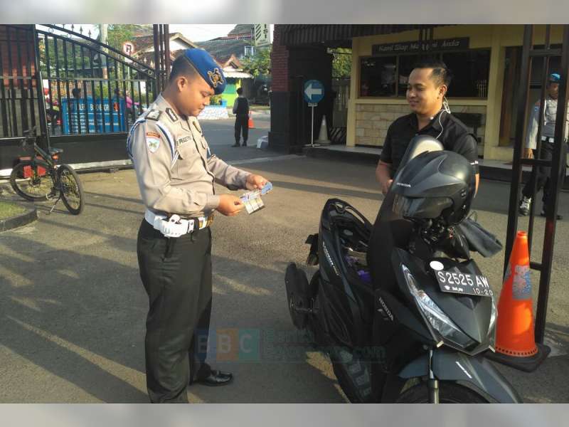 Sie Propam Polres Bojonegoro Razia Kelengkapan Anggota