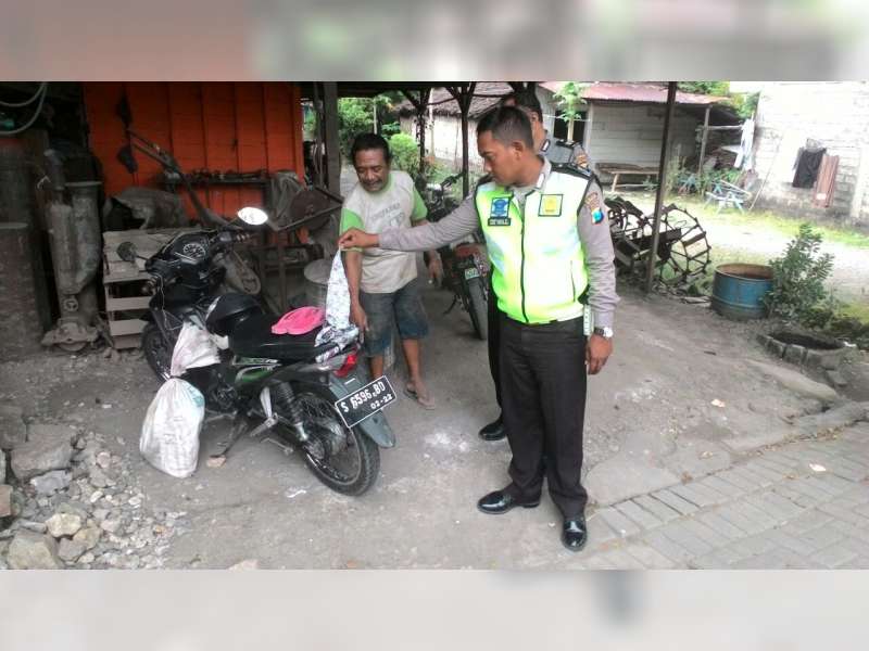 Rok Pembonceng Tersangkut Rantai, Motor Revo Celaka di Balen