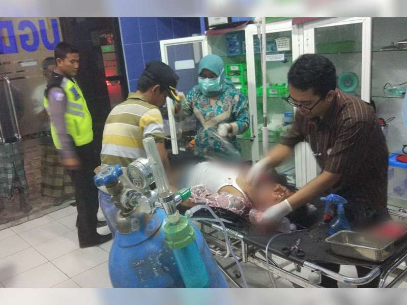 Tabrak L 300, Pengendara Astrea di Baureno Luka Berat