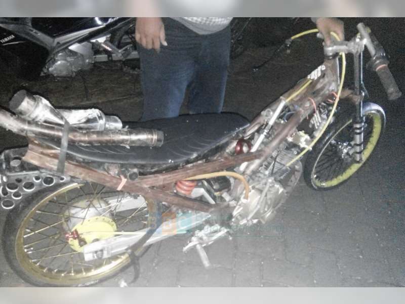 Suzuki Satria Seruduk Sepeda Pancal, Seorang Pengendara Alami Luka Berat