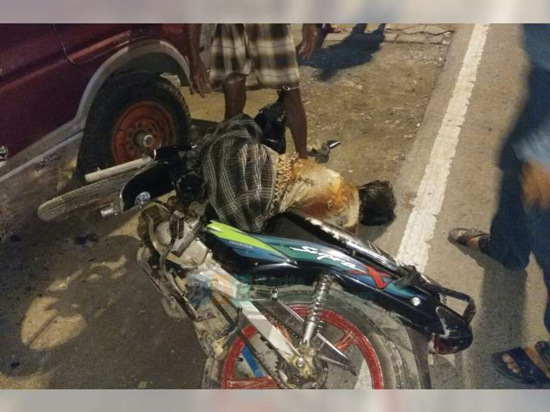 Alami Gangguan Jiwa, Pengendara Motor Tabrak MPU Sedang Parkir