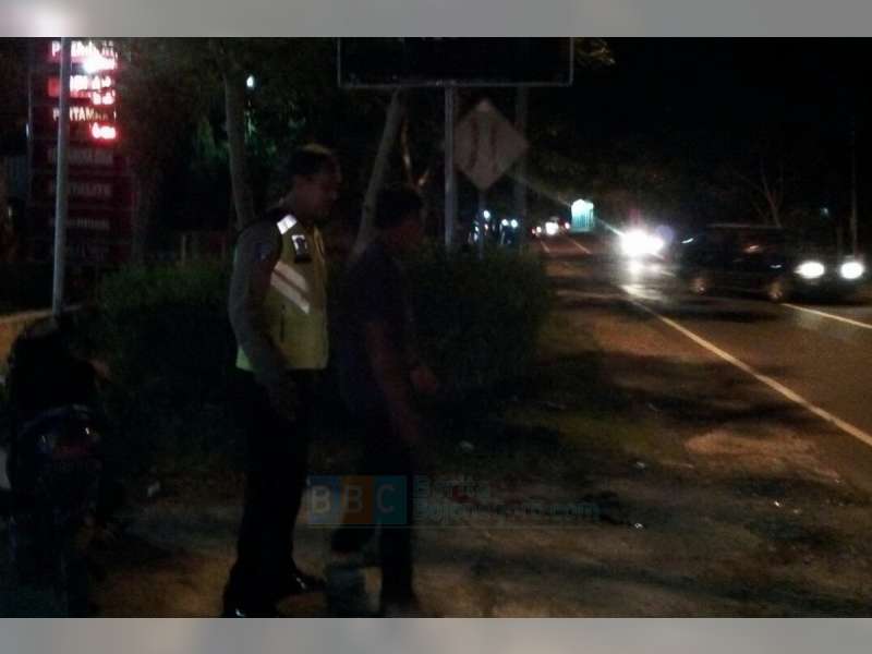 Honda CB Tabrak Truk Box, Pengendara CB Terluka