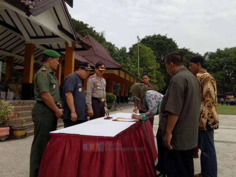 Calon Kades Tandatangani Deklarasi Kesepakatan Damai