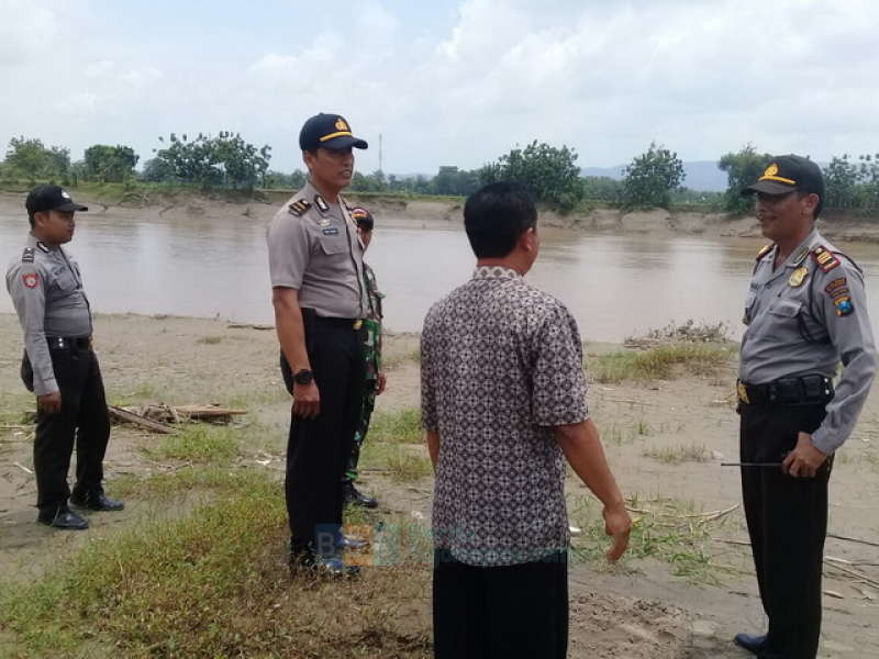 Cegah Konflik Tambang Pasir, Kapolsek Kanor Koordinasi dengan Kapolsek Rengel