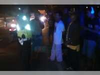 Bus Pariwisata Tubruk Motor Smash di Baureno