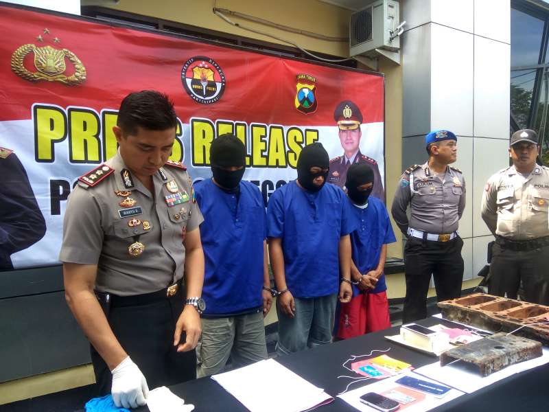 Polres Bojonegoro Amankan 3 Pelaku  Penadah Kendaraan Roda Empat
