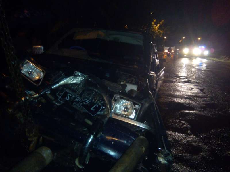 Rem Blong, Bus Pariwisata Tabrakan di Gayam