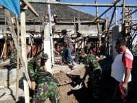 Komitmen Dekat dengan Masyarakat, Tentara Bantu Renovasi Masjid di Purwosari