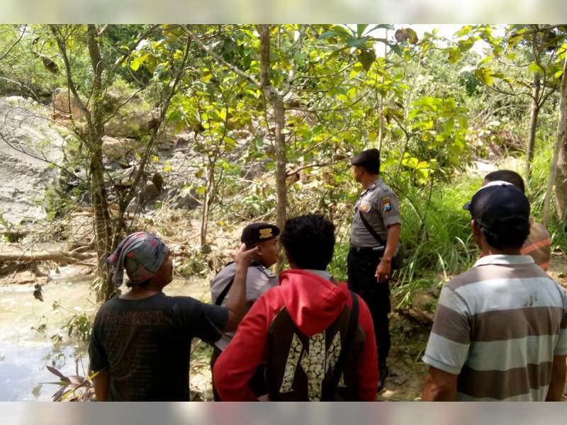 BPBD Lakukan Pengerukan Timbunan Tanah  Longsor Kedung Maor