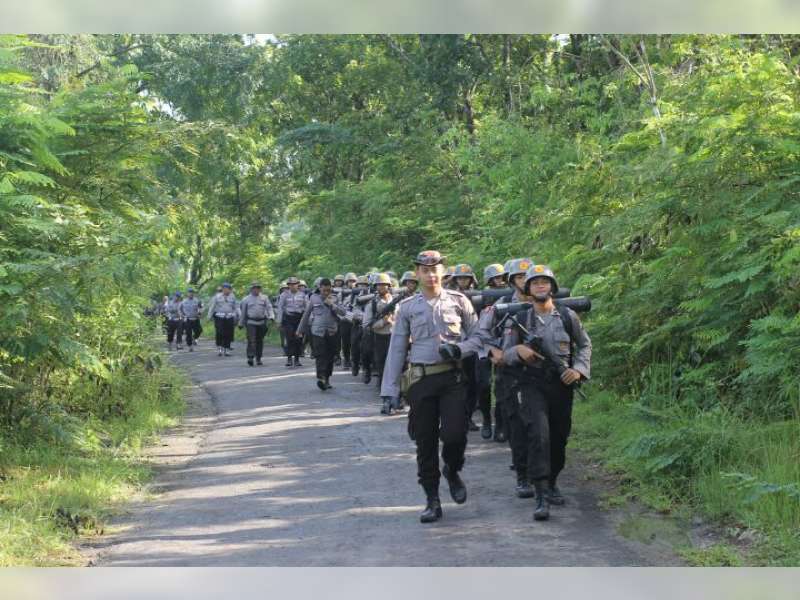Polres Bojonegoro Latih Mental Bintara dengan Hiking 2 Hari