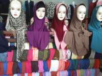 Lebih Simpel, Jilbab Instan Jadi Andalan Pelajar