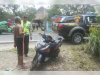 Motor Tabrak Penyeberang Jalan di Balen, 2 Orang Terluka